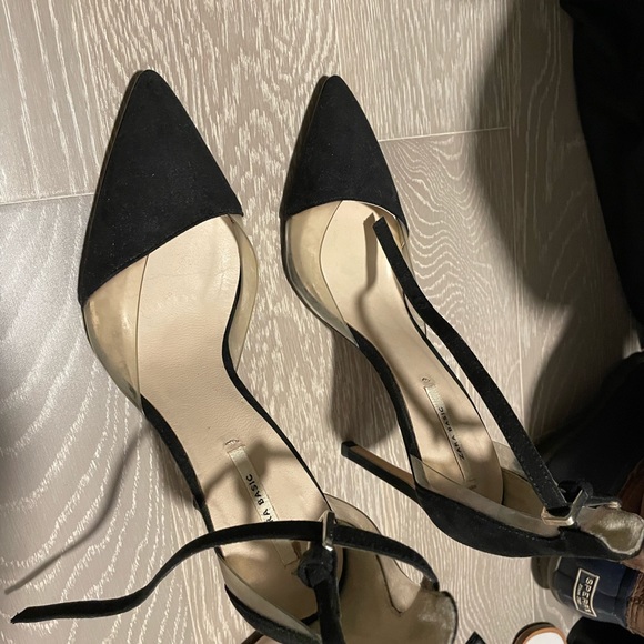 Sold as is. Barely worn - Picture 4 of 4